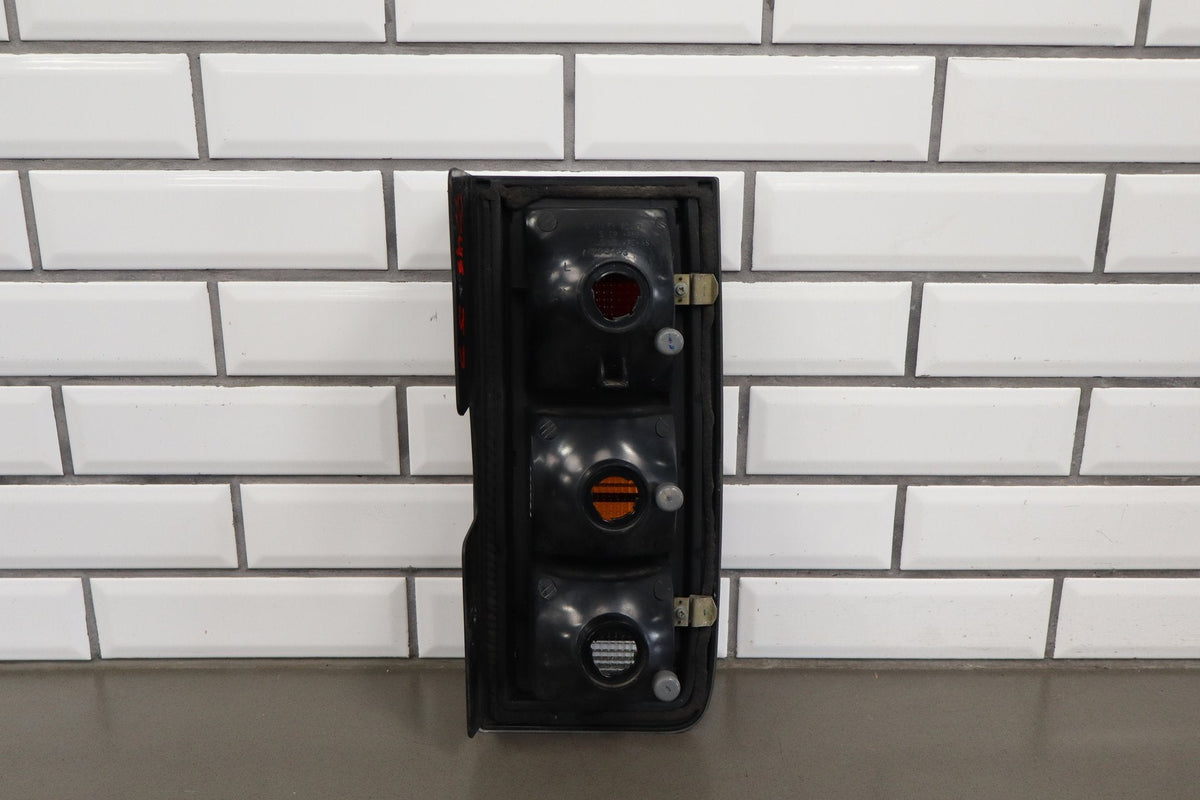 2003-2004 Hummer H2 Taillight Set Left Right W/ Painted Tail Panel Moldings