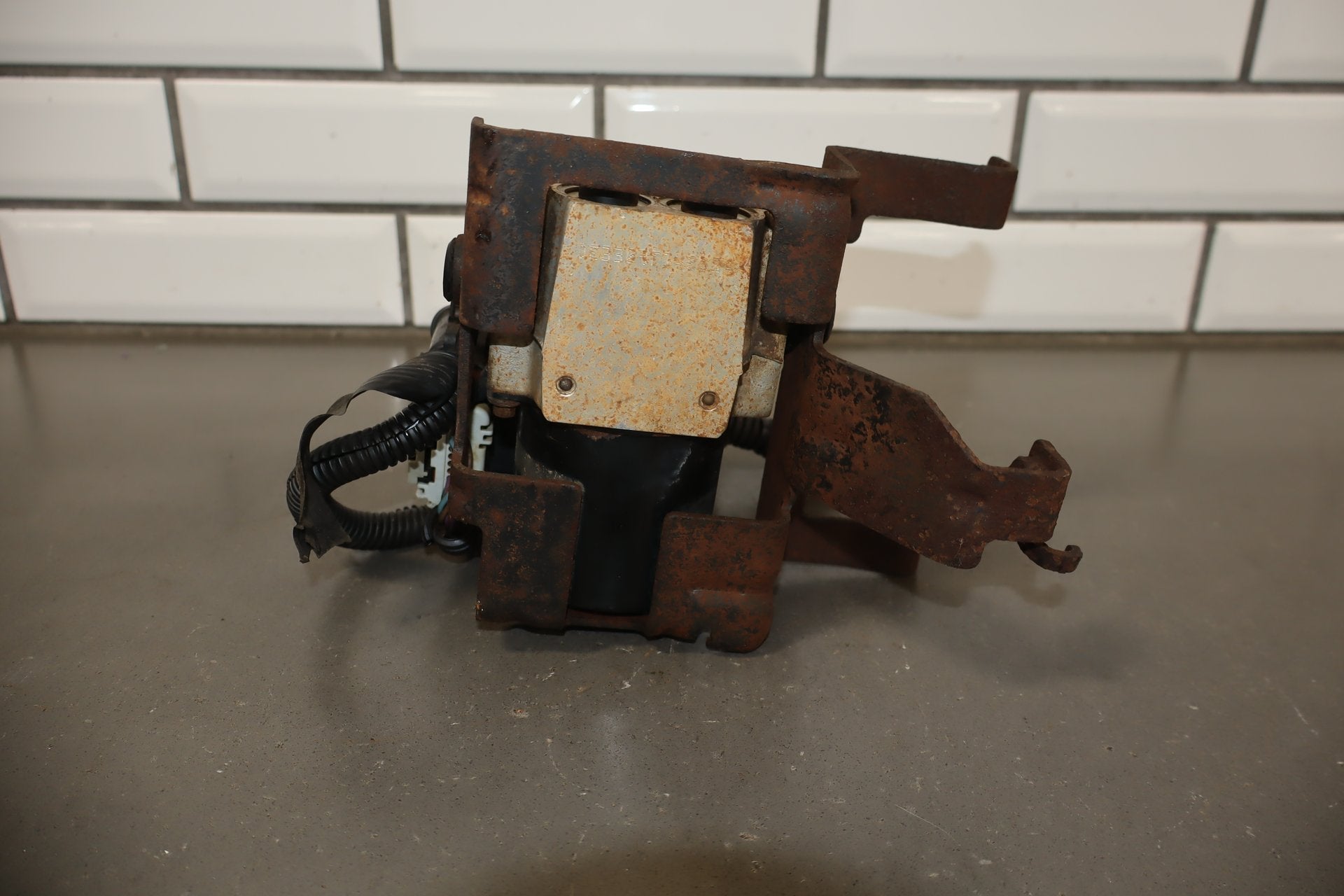 2003-2005 Chevrolet Silverado 2500HD ABS Brake Unit 15212923 OEM