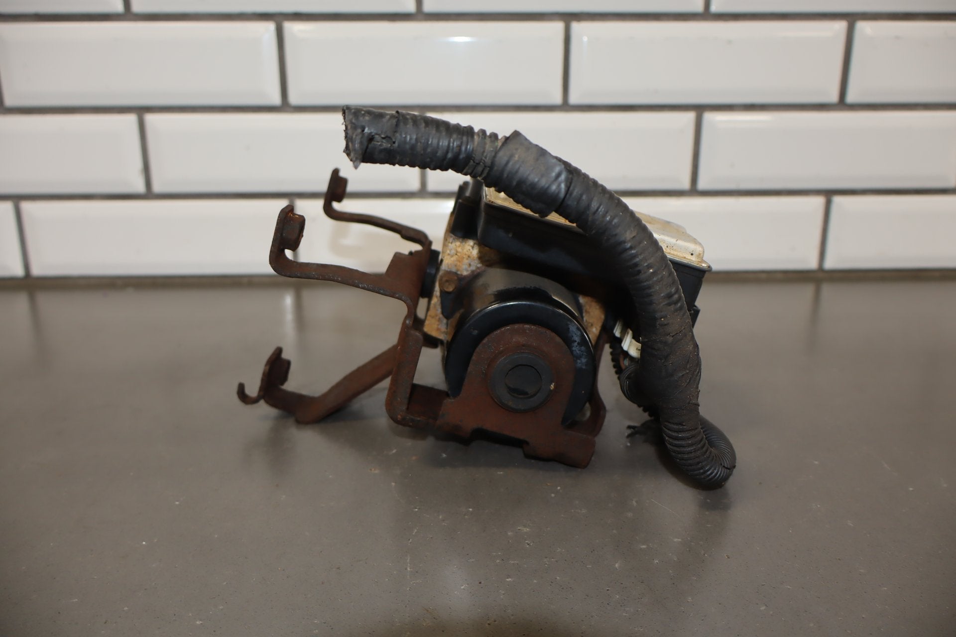 2003-2005 Chevrolet Silverado 2500HD ABS Brake Unit 15212923 OEM