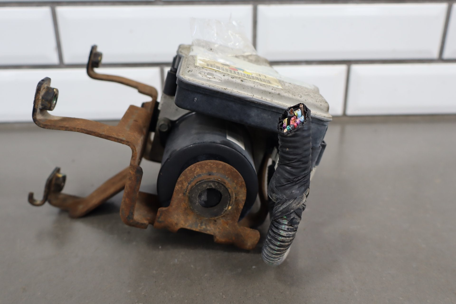 2003-2005 Chevrolet Silverado 2500HD ABS Brake Unit 15212923 OEM Southern