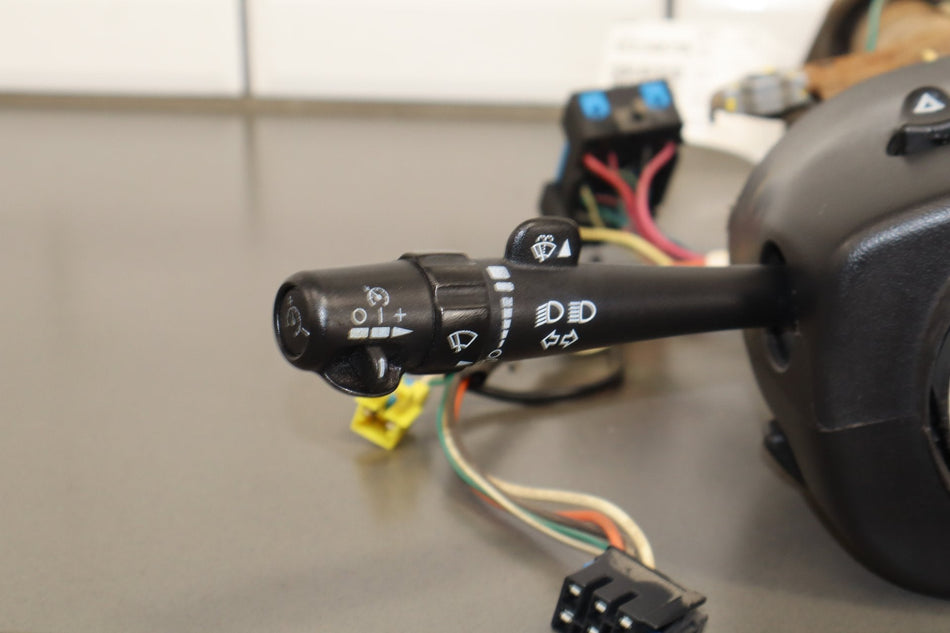2003-2005 GMC Sierra 2500 2500HD Steering Column 19133736