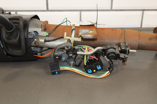 2003 - 2005 GMC Sierra 2500HD Tilt Steering Column with Keys/Switches 19133736