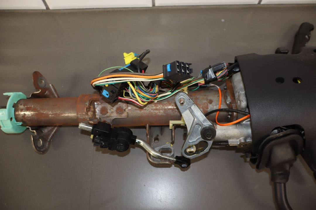 2003 - 2005 GMC Sierra 2500HD Tilt Steering Column with Keys/Switches 19133736