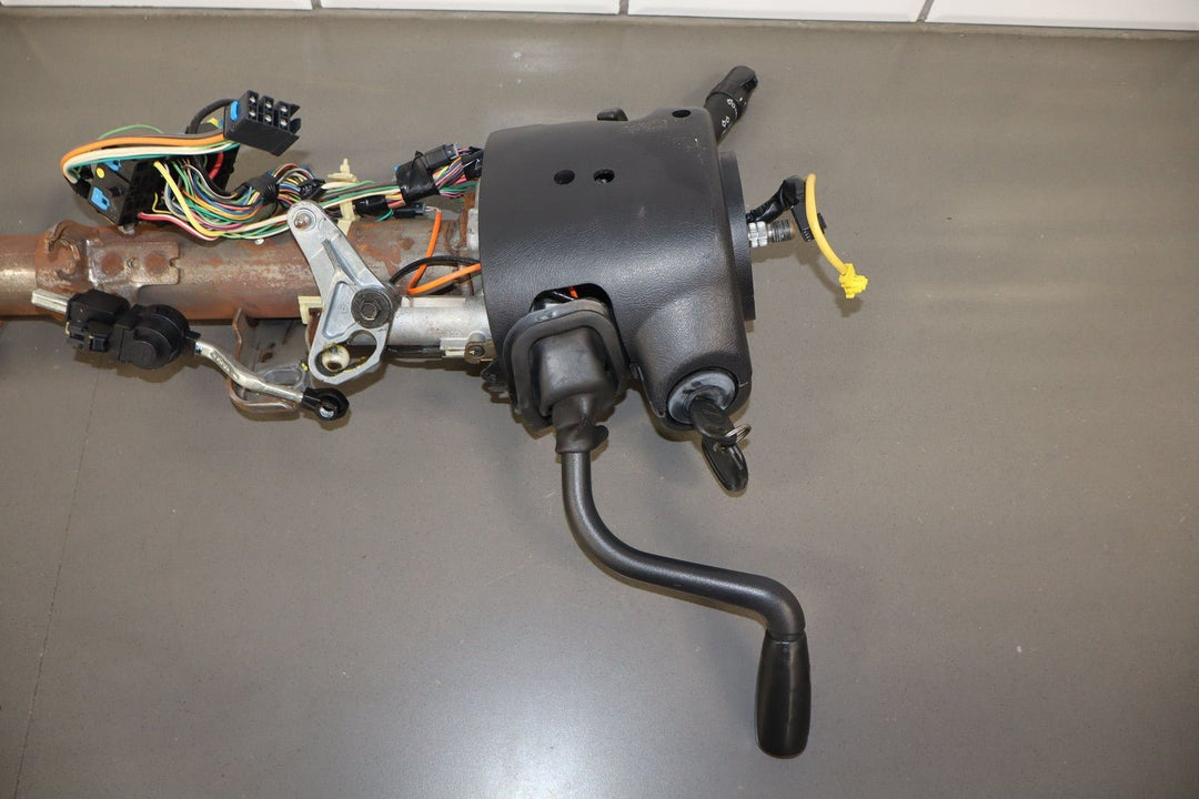 2003 - 2005 GMC Sierra 2500HD Tilt Steering Column with Keys/Switches 19133736