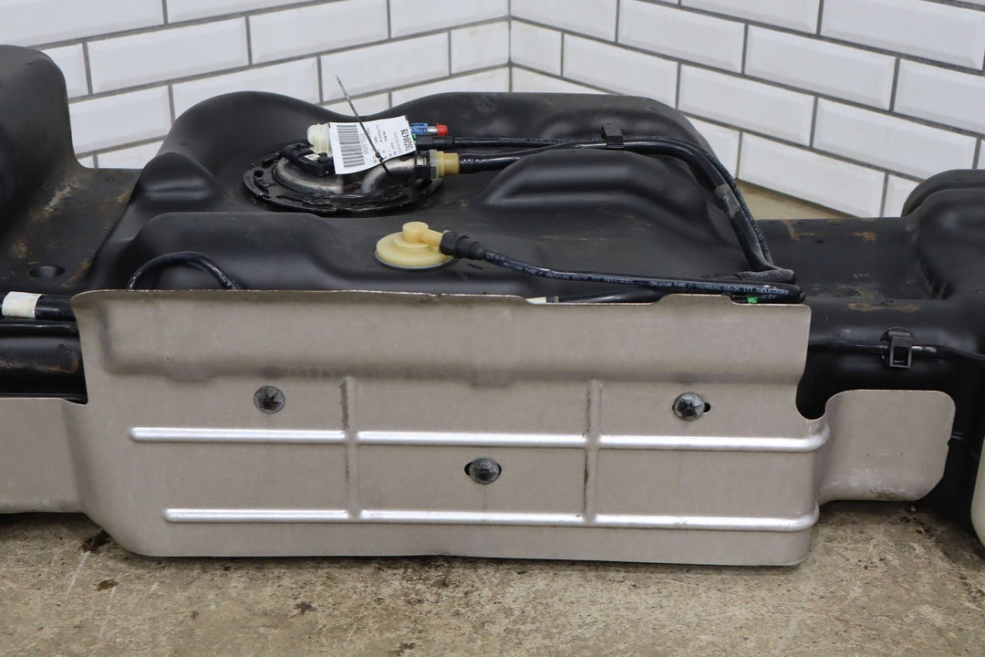 2003 - 2005 GMC Yukon Denali 6.0L LQ4 Fuel Tank with Pump Tested Genuine