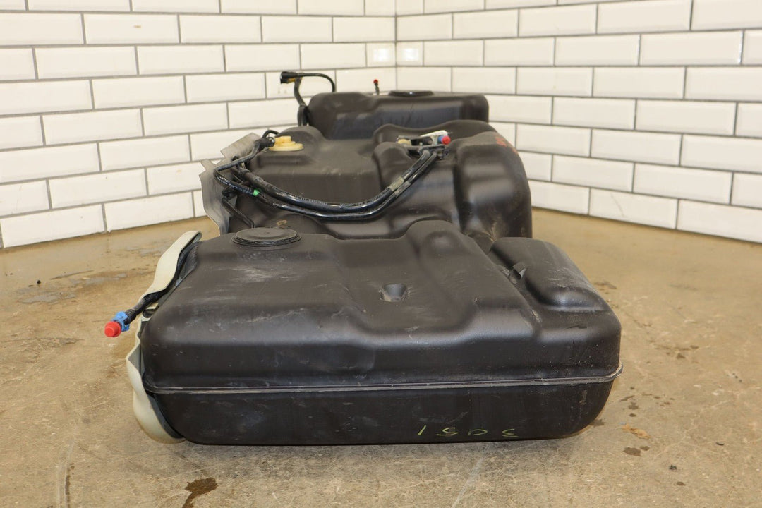 2003 - 2005 GMC Yukon Denali 6.0L LQ4 Fuel Tank with Pump Tested Genuine
