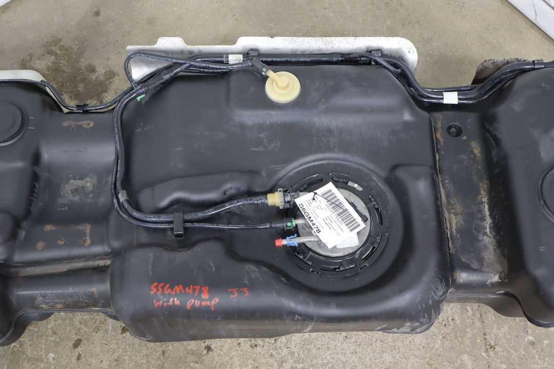 2003 - 2005 GMC Yukon Denali 6.0L LQ4 Fuel Tank with Pump Tested Genuine