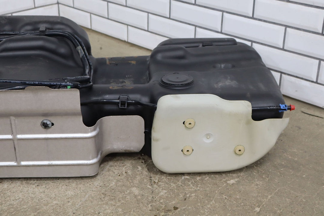 2003 - 2005 GMC Yukon Denali 6.0L LQ4 Fuel Tank with Pump Tested Genuine