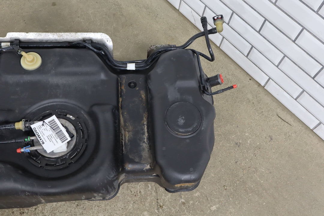 2003 - 2005 GMC Yukon Denali 6.0L LQ4 Fuel Tank with Pump Tested Genuine