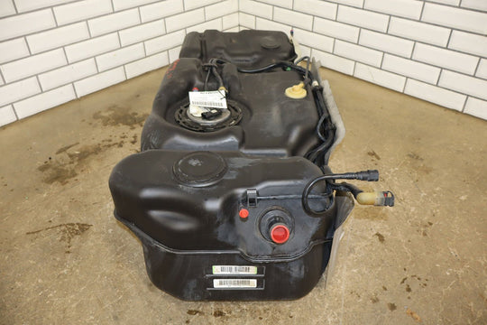2003 - 2005 GMC Yukon Denali 6.0L LQ4 Fuel Tank with Pump Tested Genuine