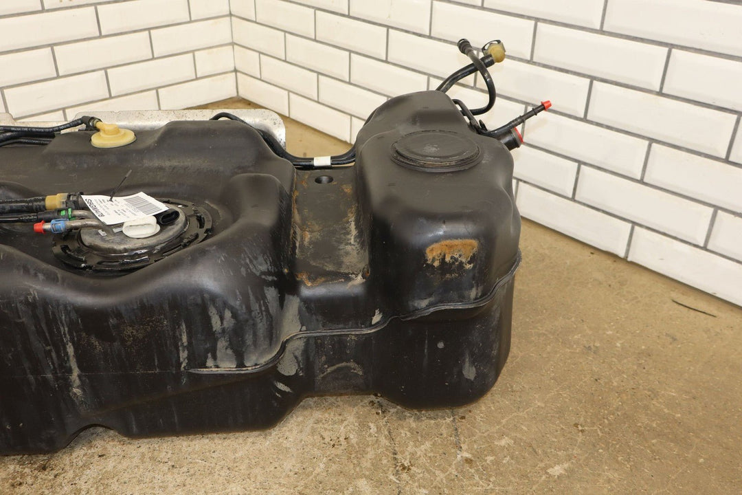 2003 - 2005 GMC Yukon Denali 6.0L LQ4 Fuel Tank with Pump Tested Genuine