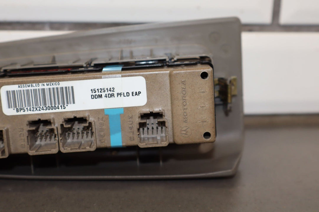 2003 - 2005 GMC Yukon Denali Front Door Pair Woodgrain Stone Gray