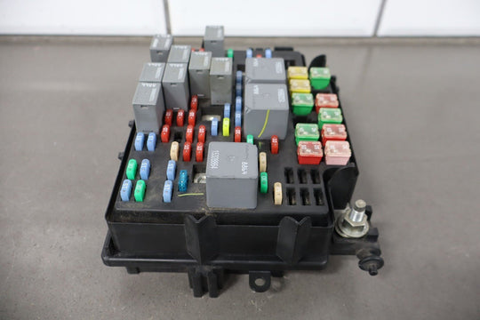 2003 - 2005 GMC Yukon Denali GMT800 Engine Fuse Box Genuine