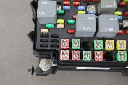 2003 - 2005 GMC Yukon Denali GMT800 Engine Fuse Box Genuine