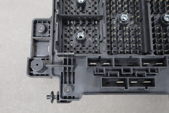 2003 - 2005 GMC Yukon Denali GMT800 Engine Fuse Box Genuine