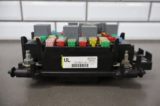 2003 - 2005 GMC Yukon Denali GMT800 Engine Fuse Box Genuine