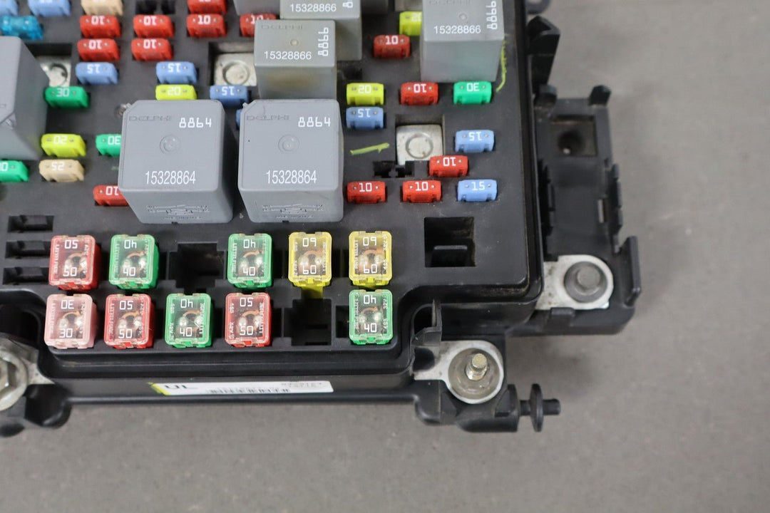 2003 - 2005 GMC Yukon Denali GMT800 Engine Fuse Box Genuine