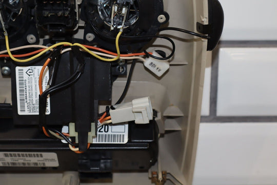 2003 - 2005 GMC Yukon Denali Roof Console OEM