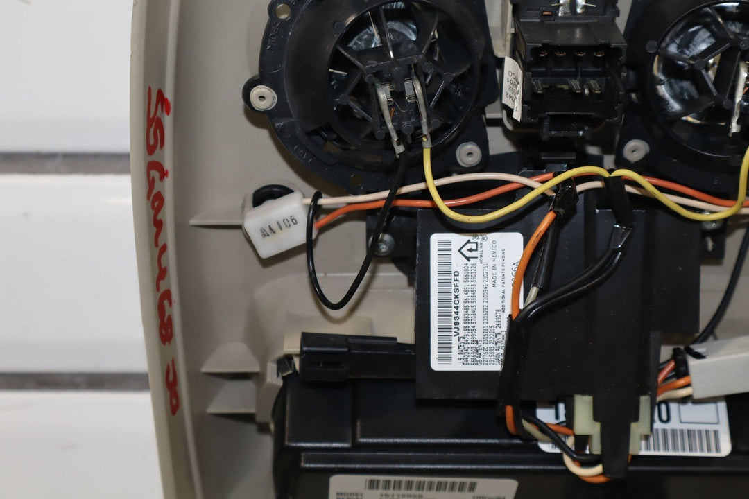 2003 - 2005 GMC Yukon Denali Roof Console OEM