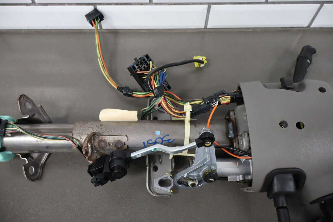 2003 - 2005 GMC Yukon Steering Column with Keys (No Fobs)