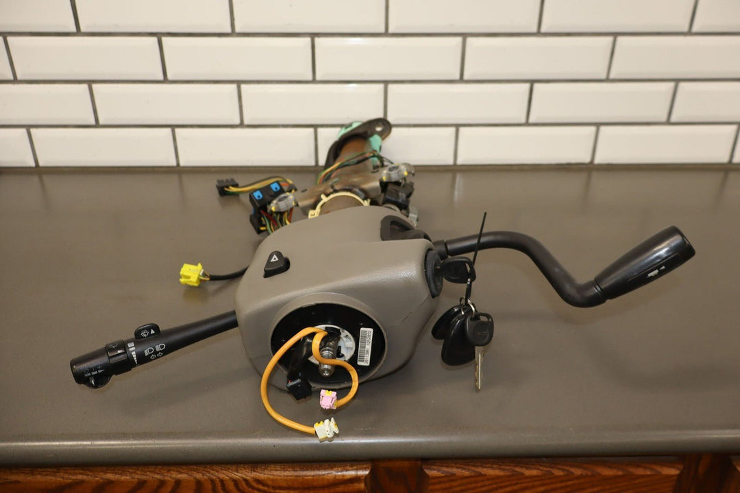 2003 - 2005 GMC Yukon Steering Column with Keys (No Fobs)