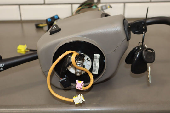 2003 - 2005 GMC Yukon Steering Column with Keys (No Fobs)