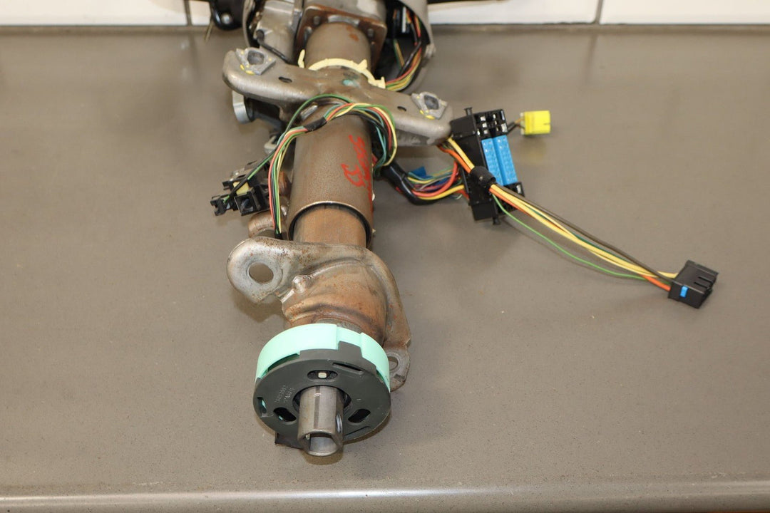 2003 - 2005 GMC Yukon Steering Column with Keys (No Fobs)