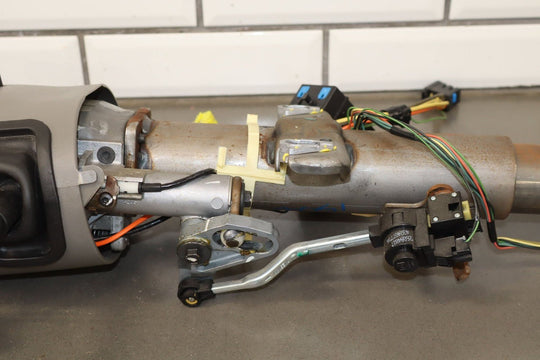 2003 - 2005 GMC Yukon Steering Column with Keys (No Fobs)