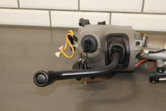 2003 - 2005 GMC Yukon Steering Column with Keys (No Fobs)