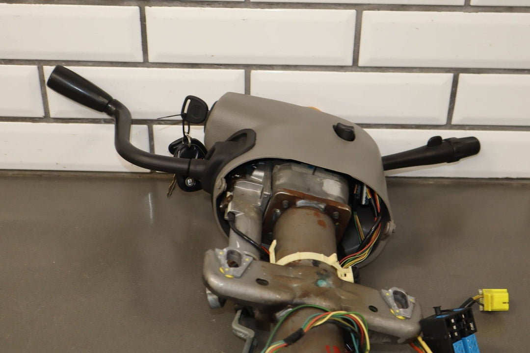 2003 - 2005 GMC Yukon Steering Column with Keys (No Fobs)