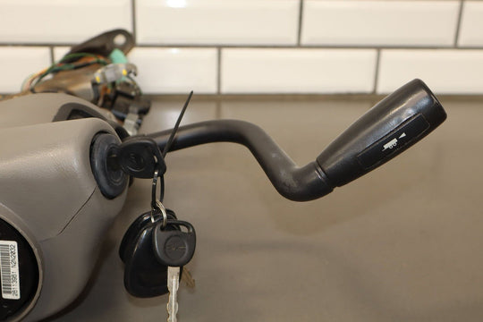 2003 - 2005 GMC Yukon Steering Column with Keys (No Fobs)