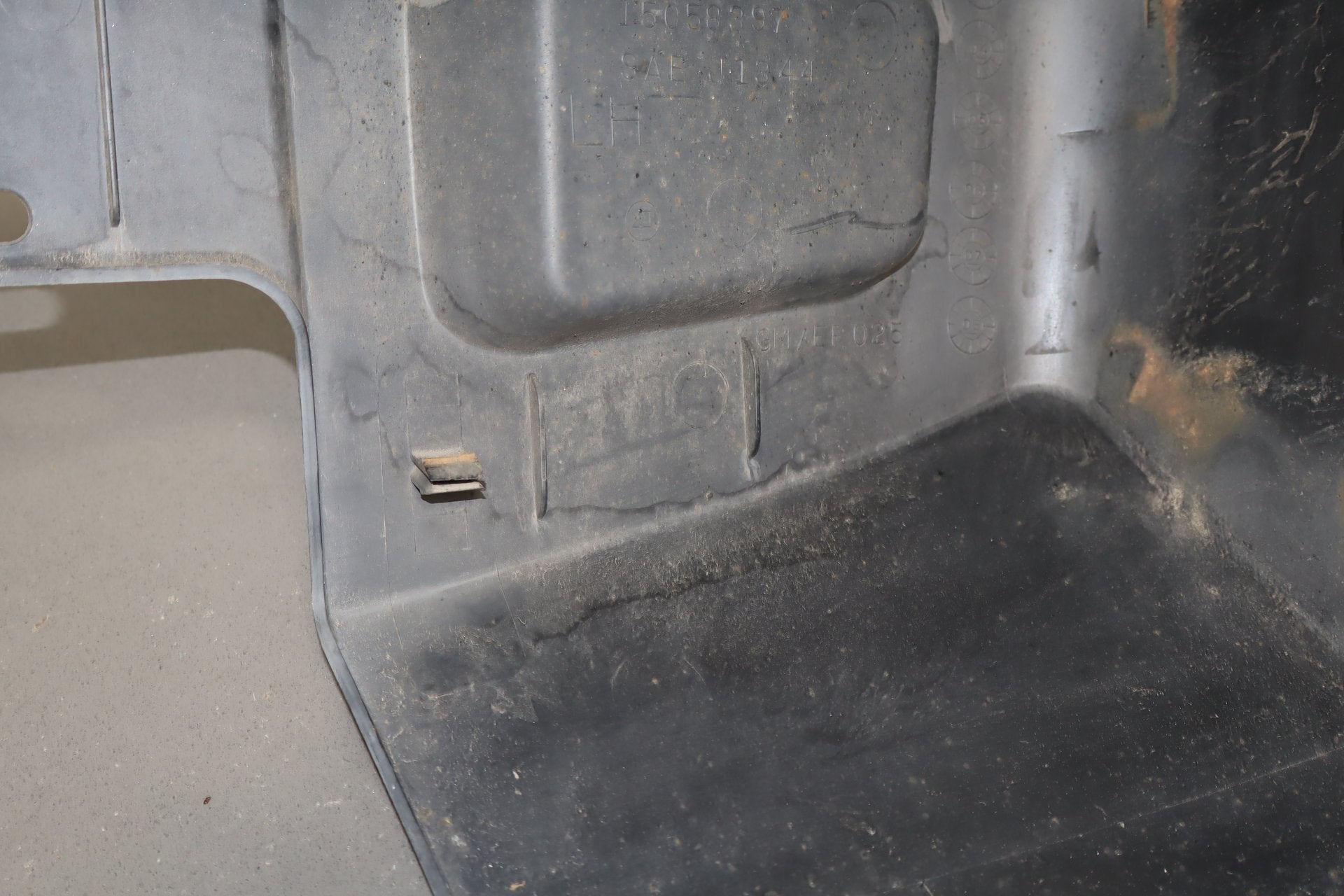 2003-2005 Hummer H2- Left Rear Bumper Extension 12335665