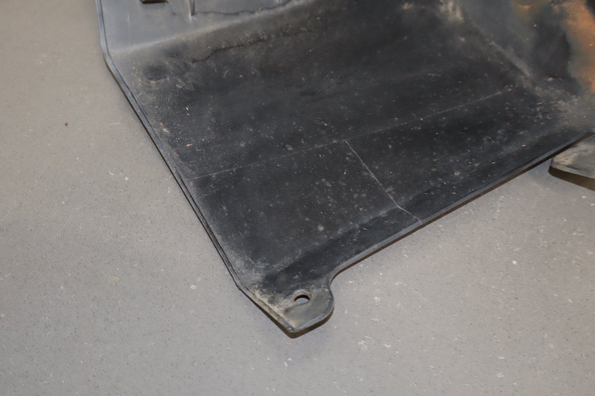 2003-2005 Hummer H2- Left Rear Bumper Extension 12335665