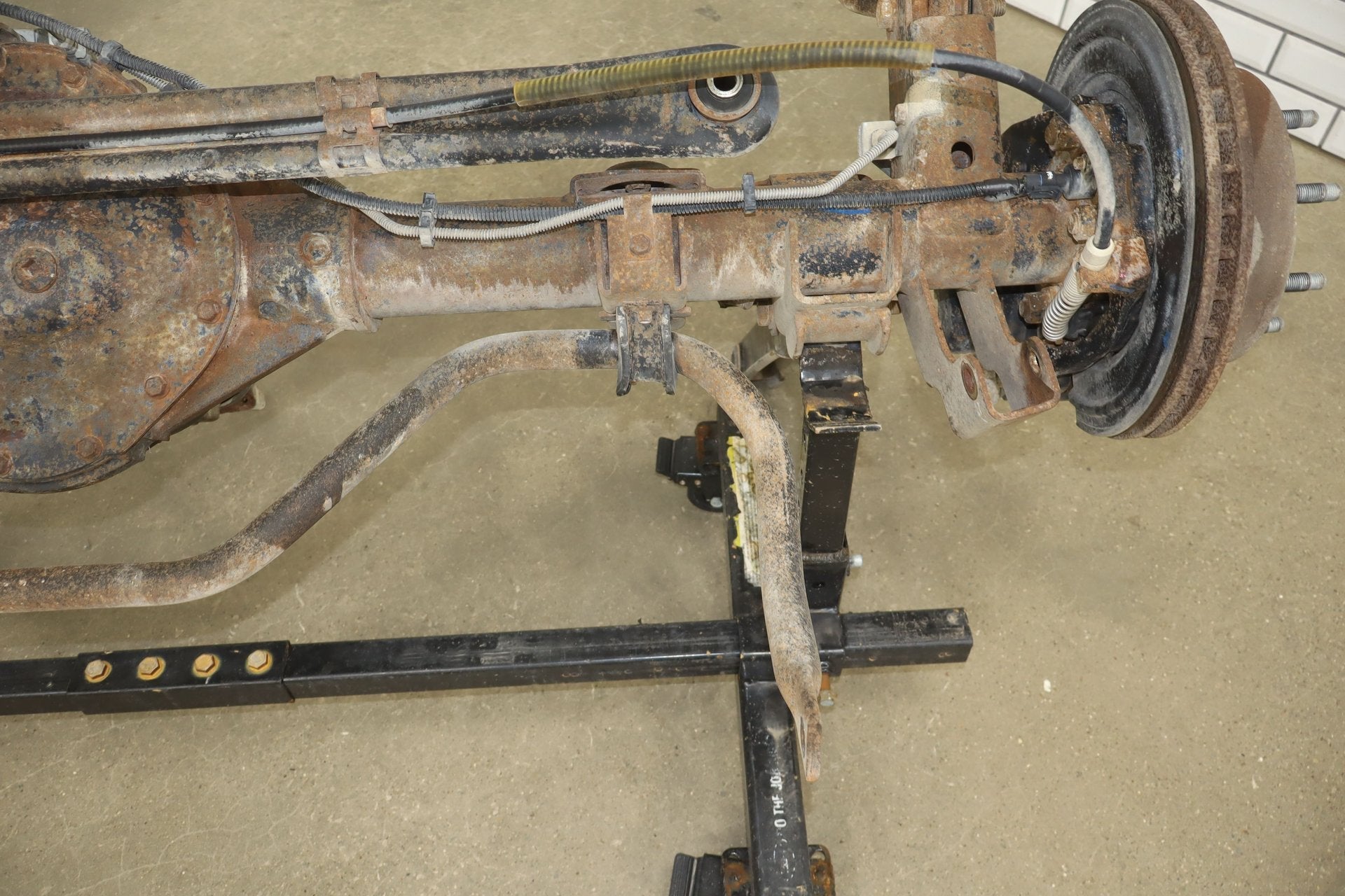 2003-2005 Hummer H2 Rear Axle Assembly 4.10 GT5