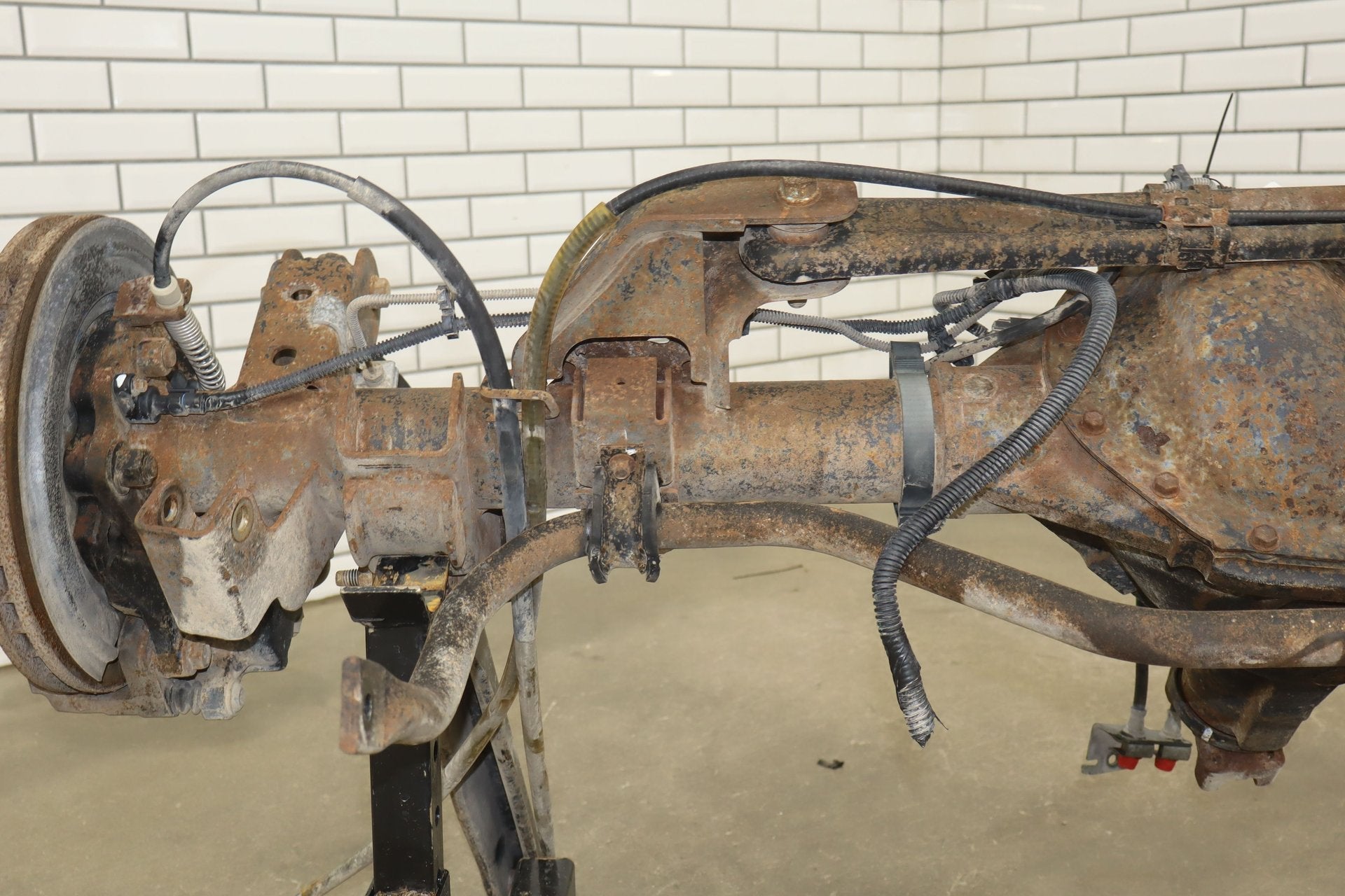 2003-2005 Hummer H2 Rear Axle Assembly 4.10 GT5