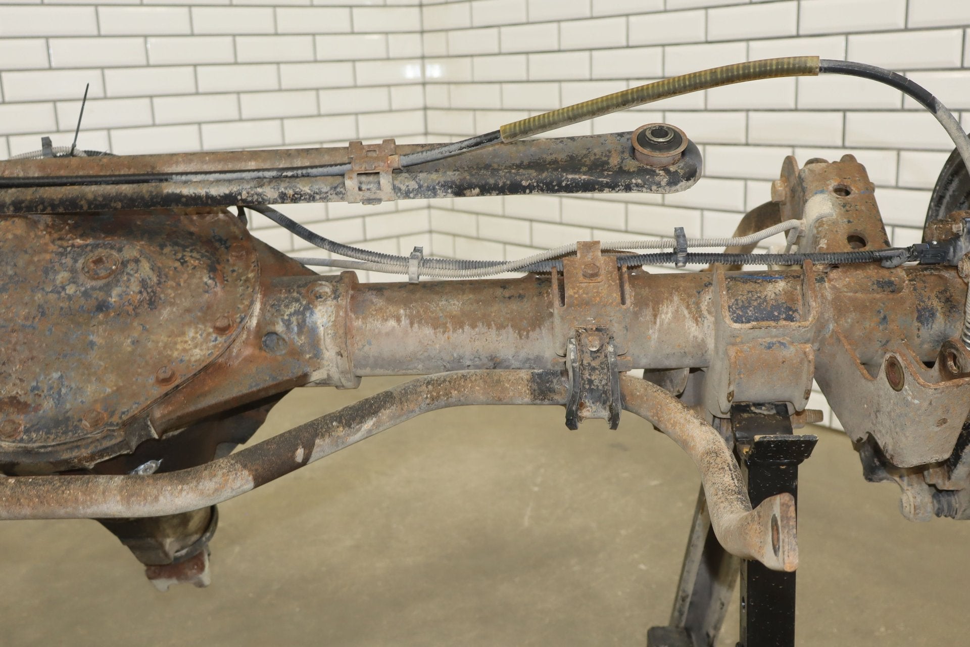 2003-2005 Hummer H2 Rear Axle Assembly 4.10 GT5