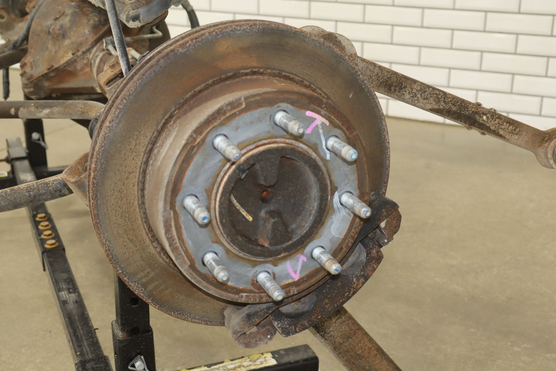 2003-2005 Hummer H2 Rear Axle Assembly 4.10 GT5