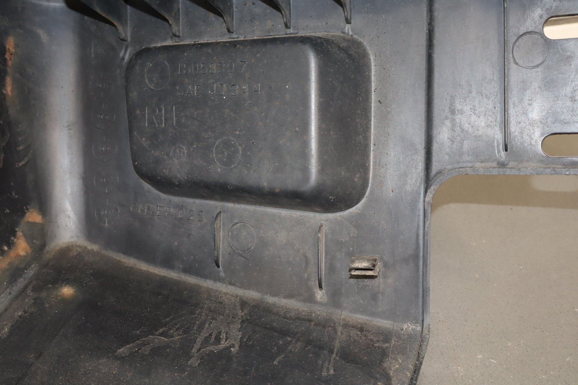 2003-2005 Hummer H2- Right Rear Bumper Extension 12335666