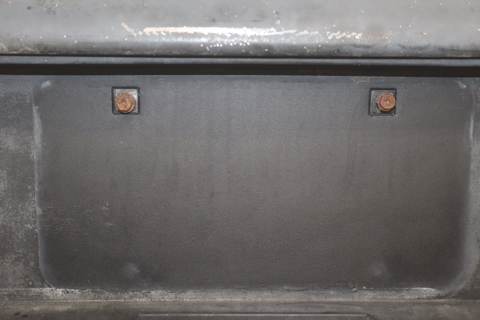 2003-2005 Hummer H2- Tail Finish Panel PN: 15135441