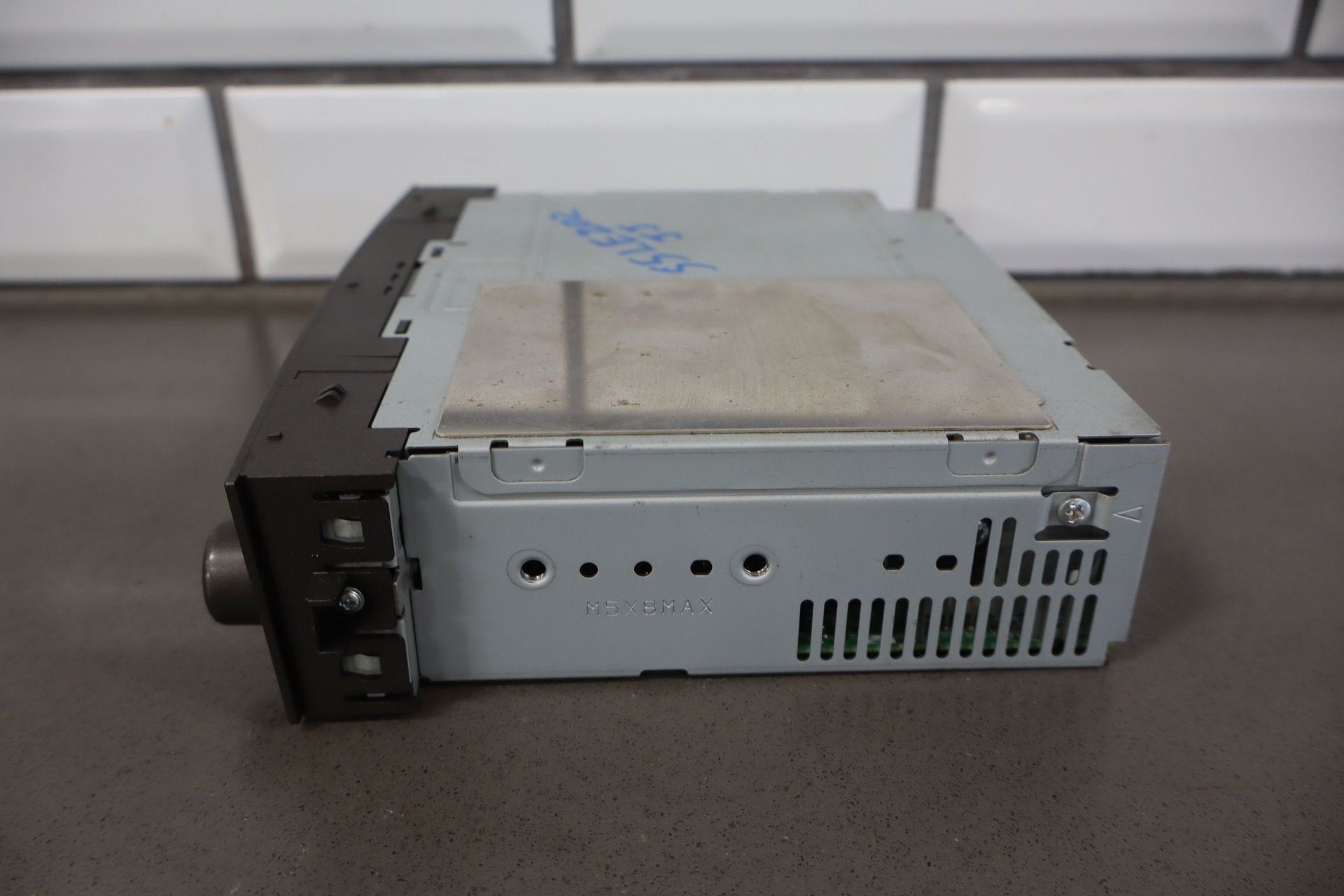 2003-2005 Lexus GX470 Radio Control Unit 86120-60441 Cassette Player