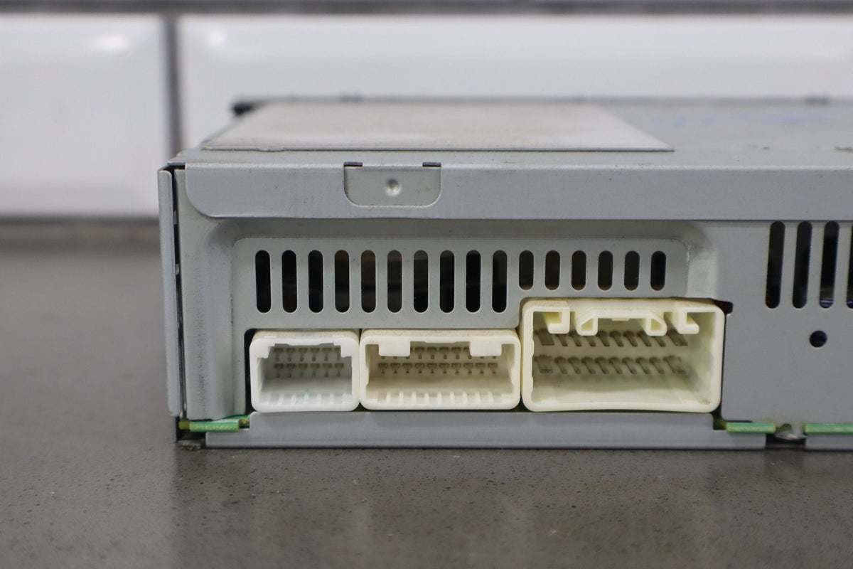 2003-2005 Lexus GX470 Radio Control Unit 86120-60441 Cassette Player