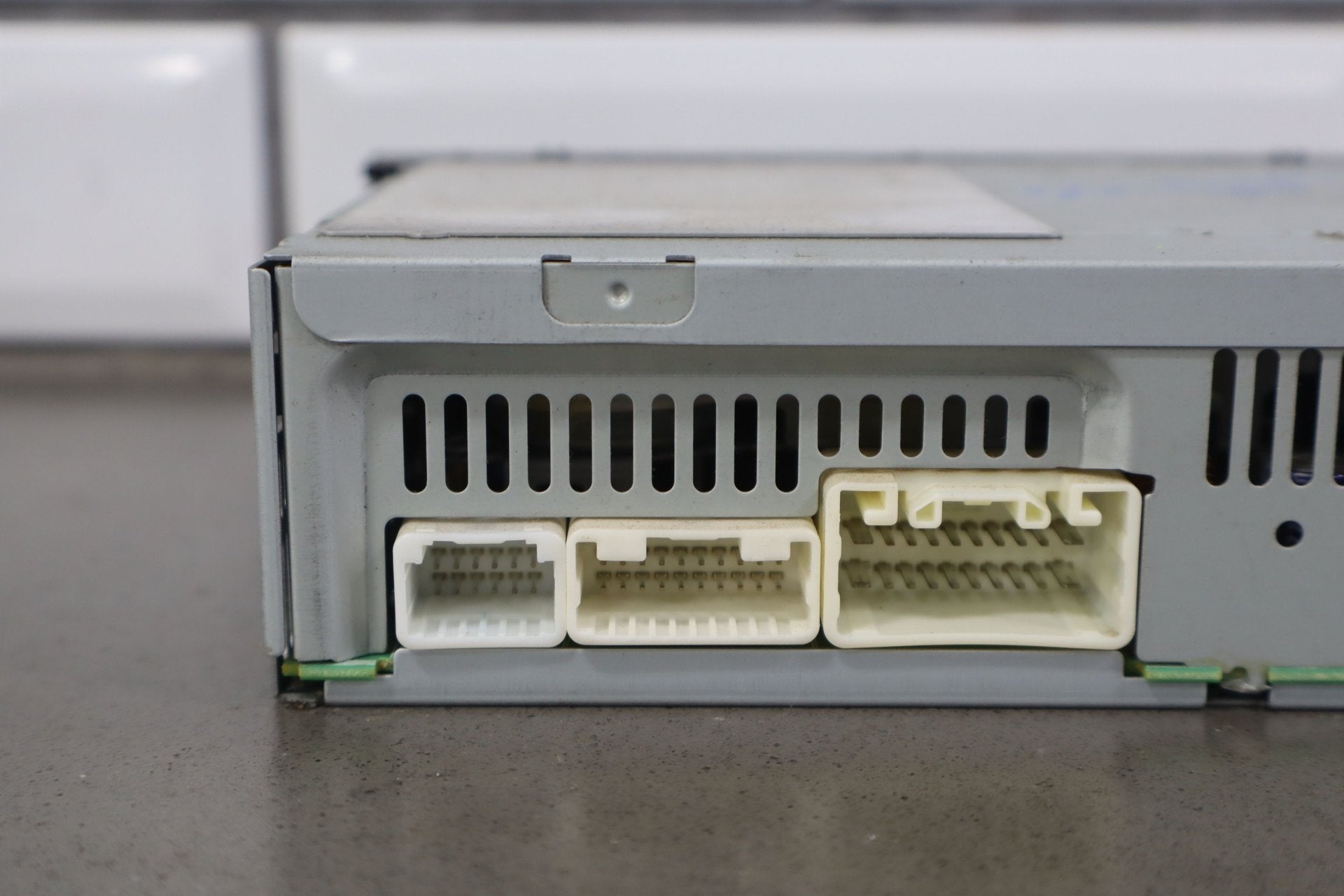 2003-2005 Lexus GX470 Radio Control Unit 86120-60441 Cassette Player