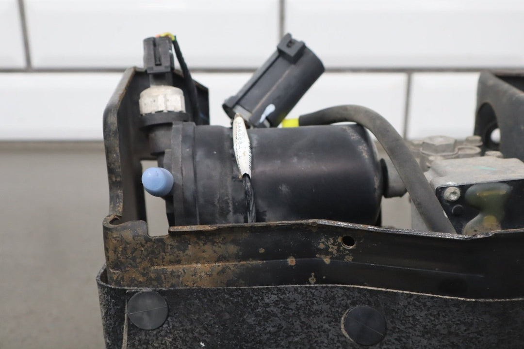 2003 - 2006 Cadillac Escalade Air Ride Suspension Compressor 19299545