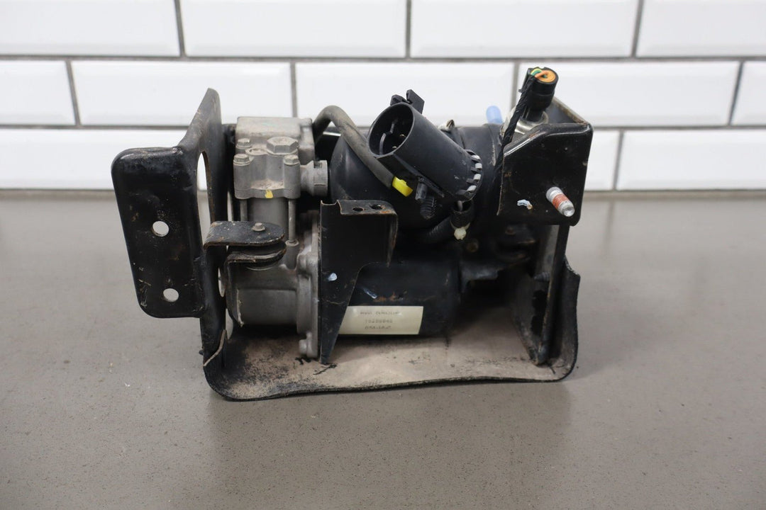 2003 - 2006 Cadillac Escalade Air Ride Suspension Compressor 19299545