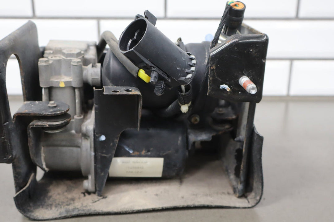 2003 - 2006 Cadillac Escalade Air Ride Suspension Compressor 19299545