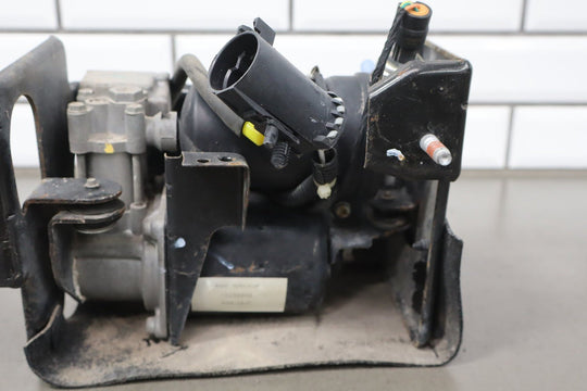 2003 - 2006 Cadillac Escalade Air Ride Suspension Compressor 19299545