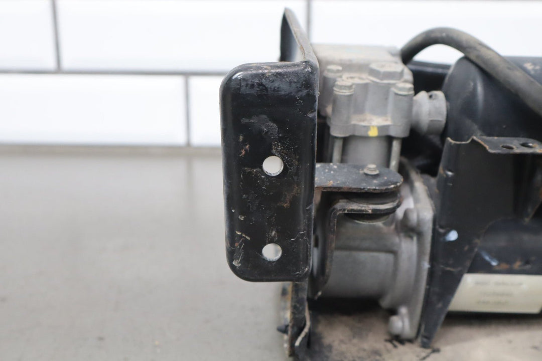 2003 - 2006 Cadillac Escalade Air Ride Suspension Compressor 19299545