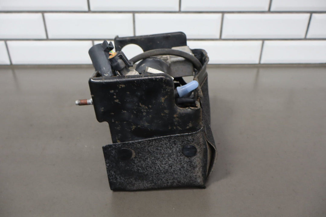 2003 - 2006 Cadillac Escalade Air Ride Suspension Compressor 19299545