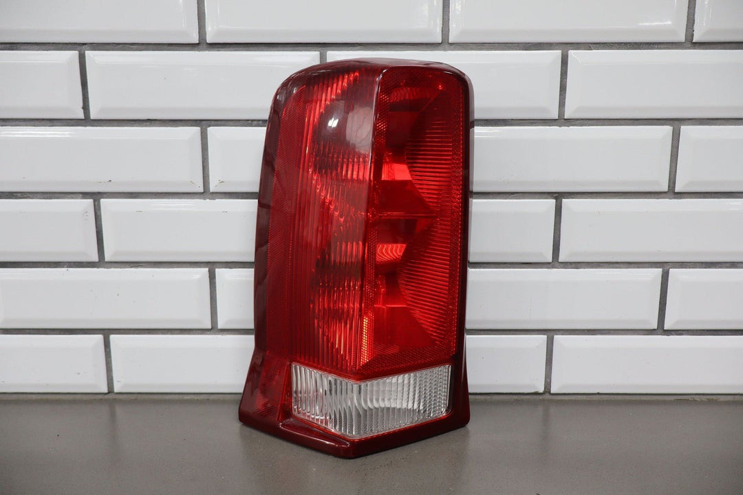 2003 - 2006 Cadillac Escalade Left Taillight 15044523
