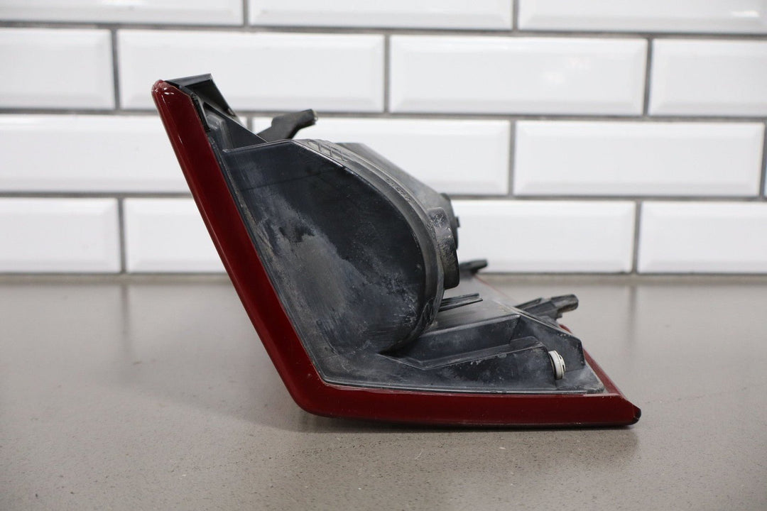 2003 - 2006 Cadillac Escalade Left Taillight 15044523